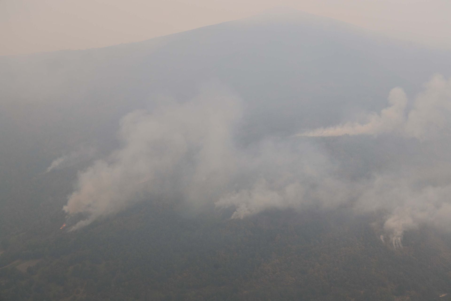 Incendio en Genestoso (Cangas del Narcea)