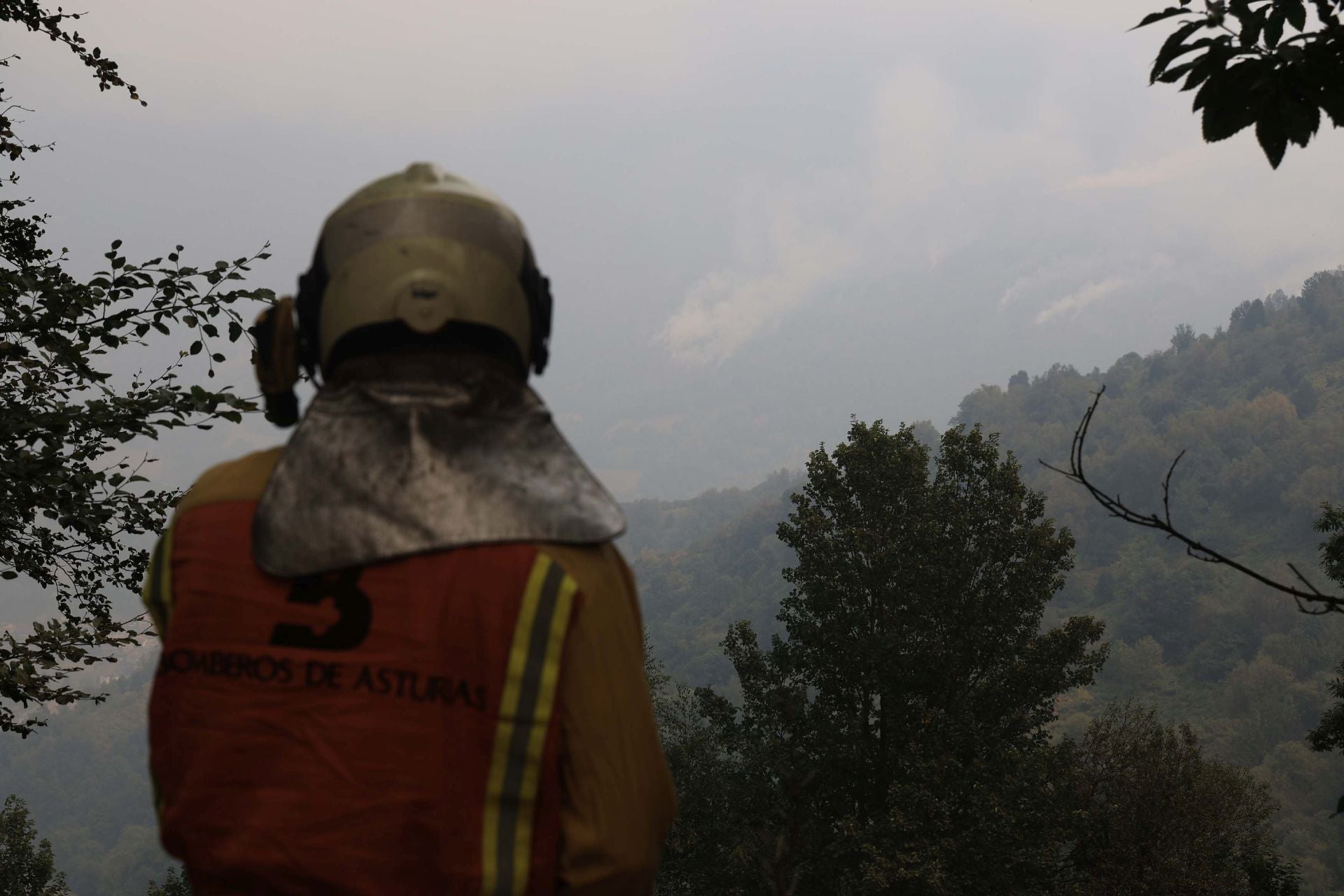 Incendio en Genestoso (Cangas del Narcea)