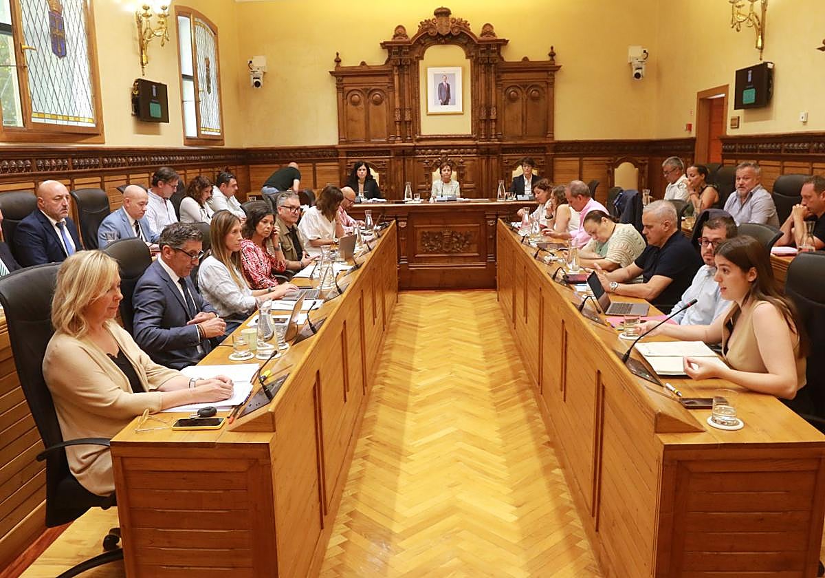 Los miembros de la Corporación municipal verán incrementados sus ingresos en un 0,5%.