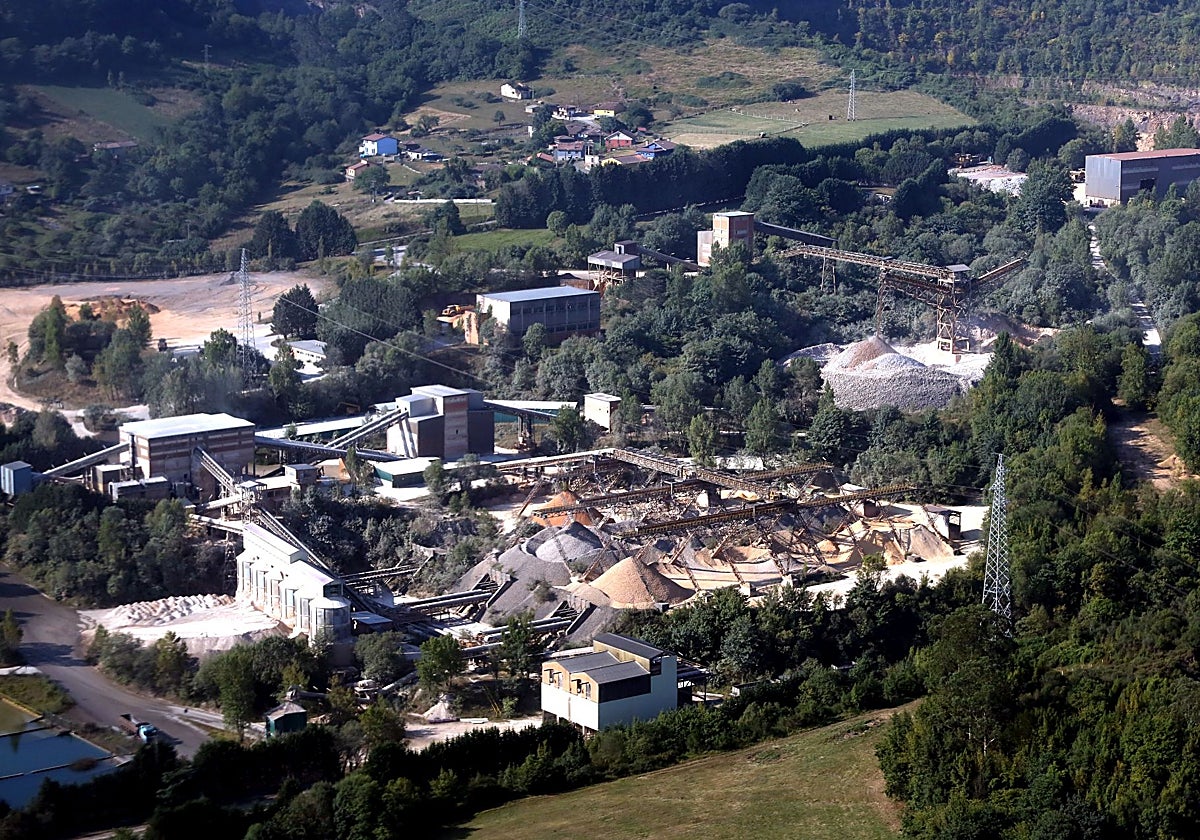 La cantera del monte Naranco, desde el aire.