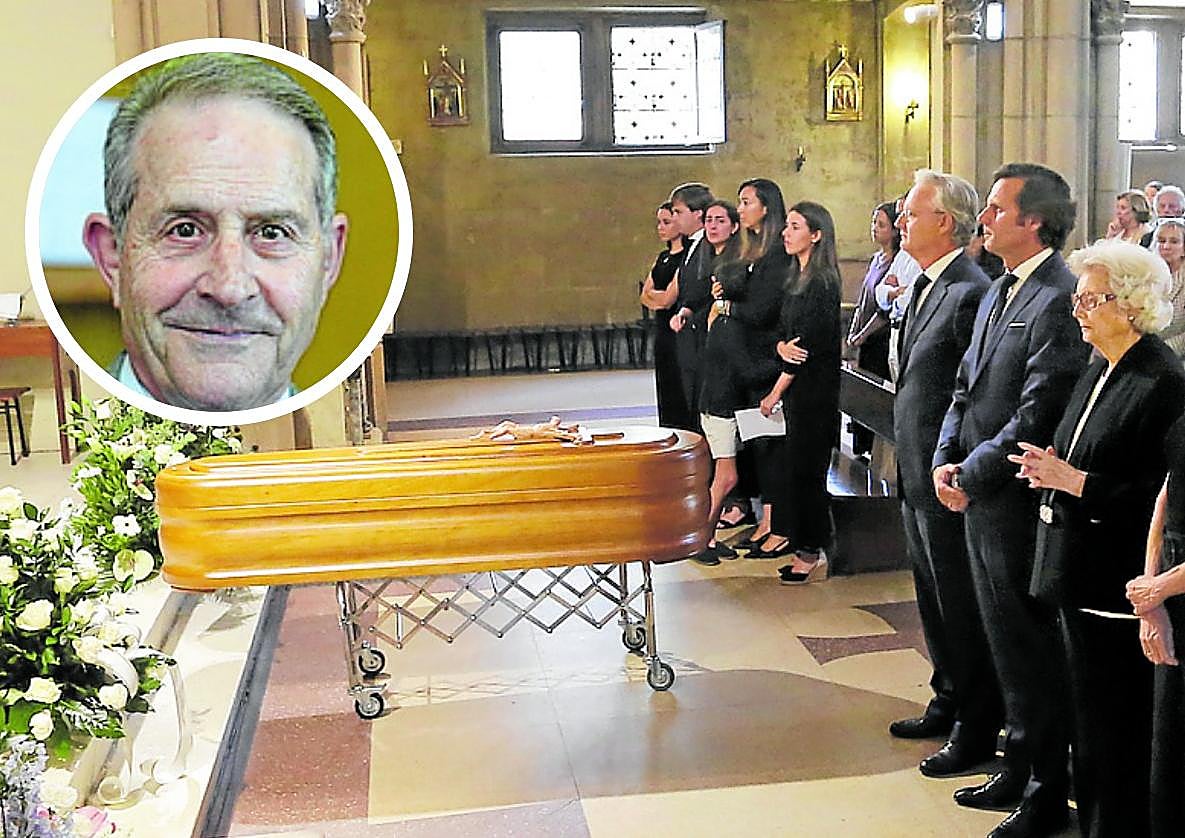 Esposa, hijos y nietos de Ramón Pichel, en primera fila, en su despedida en la iglesia de la Asunción.