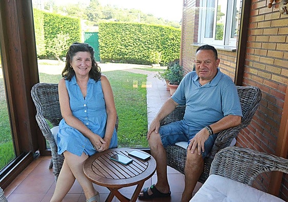Patricia y Emilio viven a las afueras de Gijón en un hogar que ha sido suyo y de muchos viajeros.