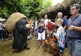 Personaje mitológico en el mercáu tradicional de Porrúa.
