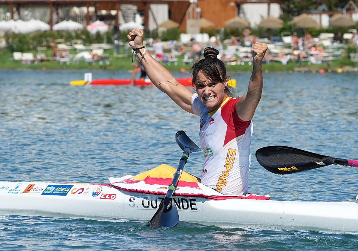 Sara Ouzande celebra el oro mundial.