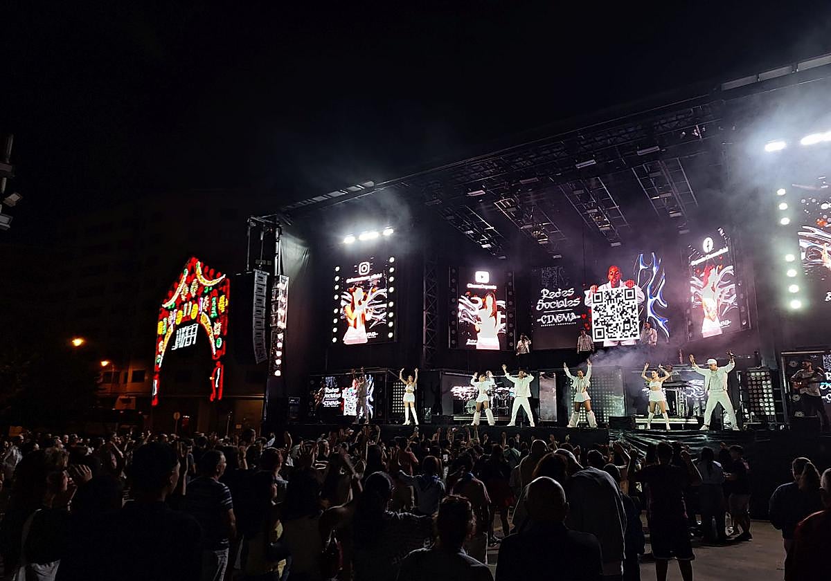 La orquesta Cinema en el ferial de La Exposición.