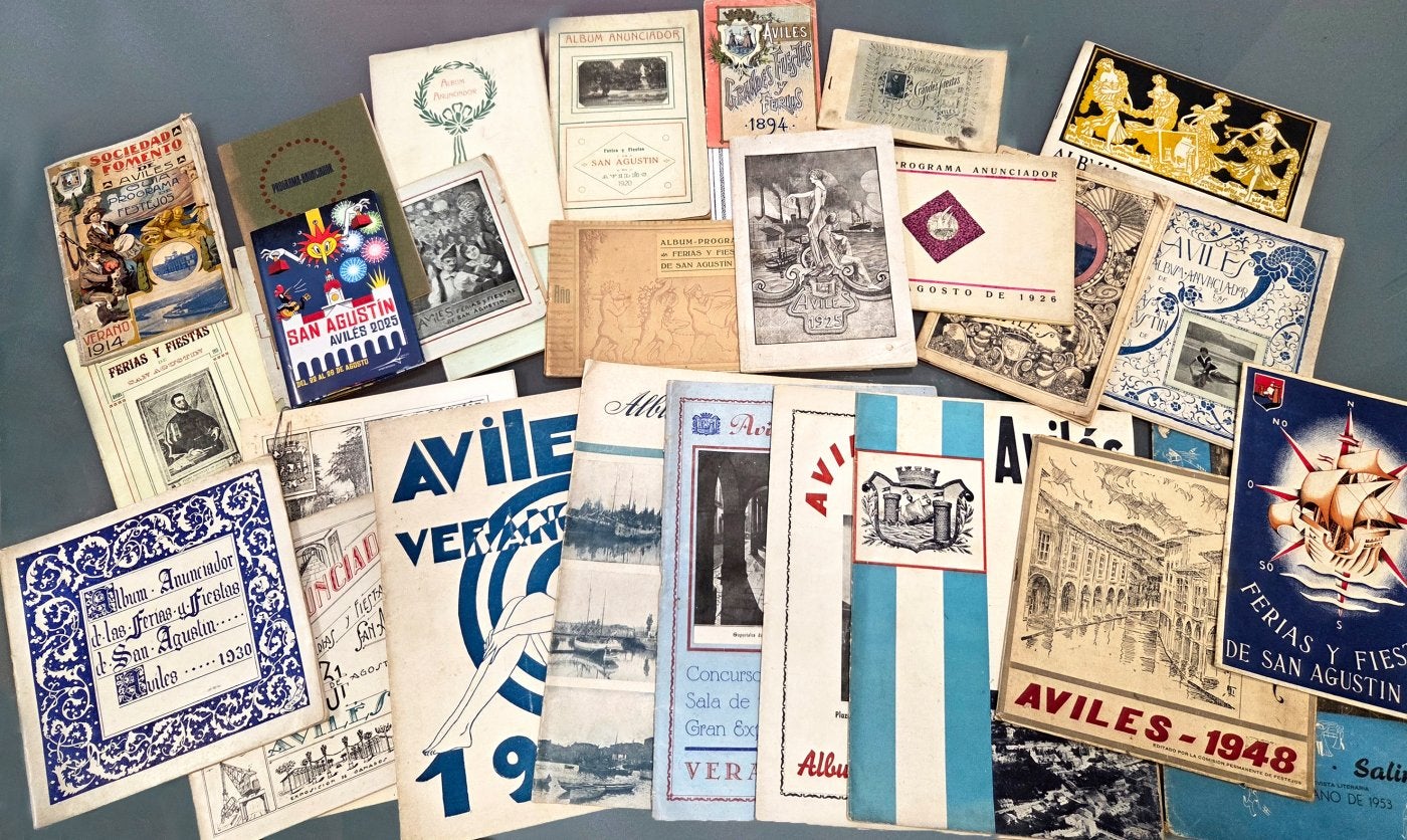 Parte de la colección de programas festivos que ha ido recopilando Benjamín Lebrato.