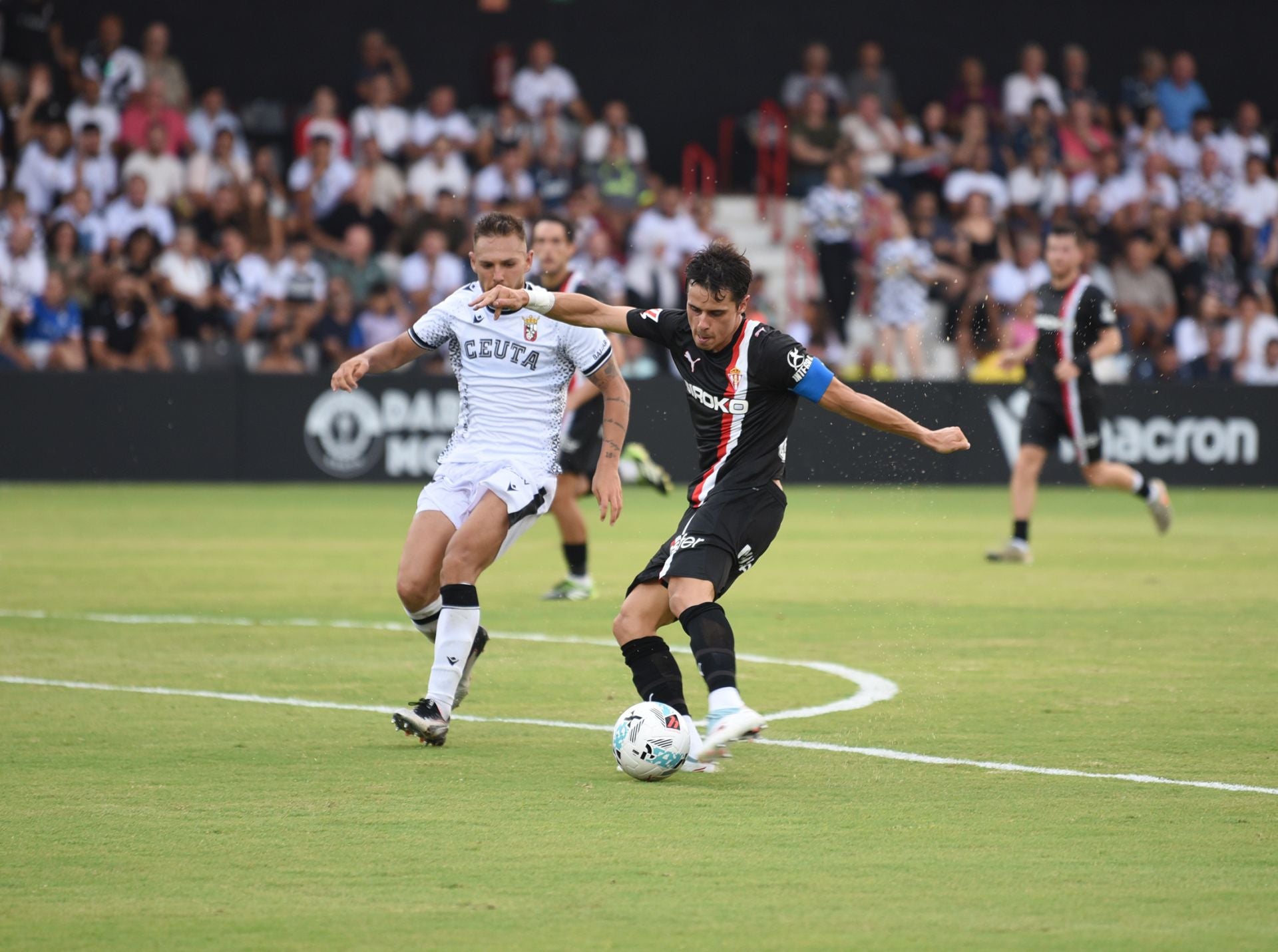 Fotos: Las mejores jugadas del A. D. Ceuta - Sporting de Gijón, en imágenes