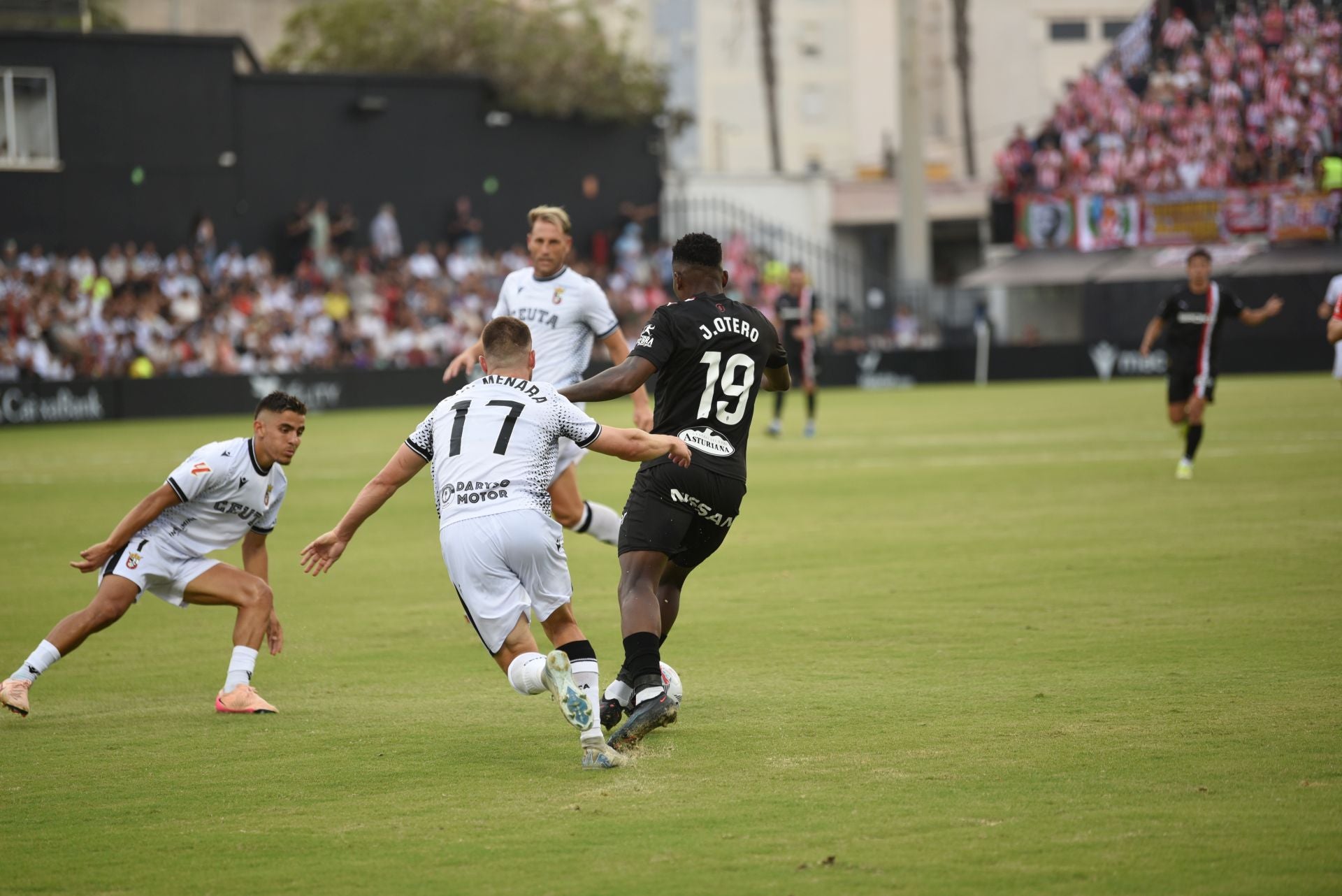 Fotos: Las mejores jugadas del A. D. Ceuta - Sporting de Gijón, en imágenes