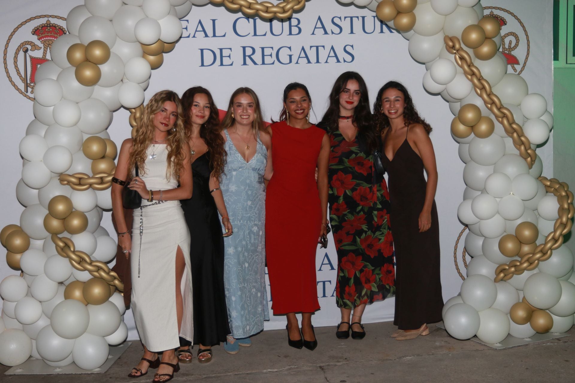 Fotos: Fiesta de la Piscina Junior en el Club Astur de Regatas de Gijón