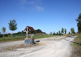 El aparcamiento del pozo de San Lázaro de Paniceres donde tuvieron lugar los disparos.