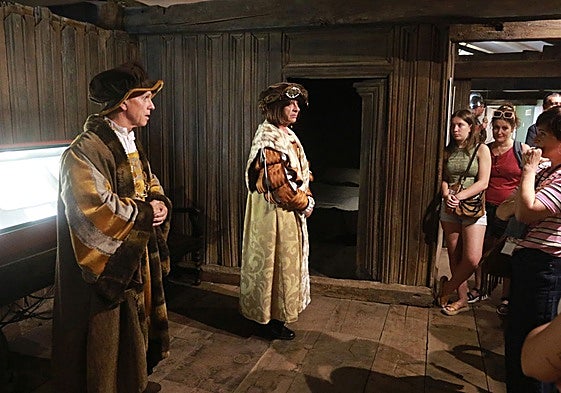 Representación teatralizada en la Casa de los Hevia, en Villaviciosa.