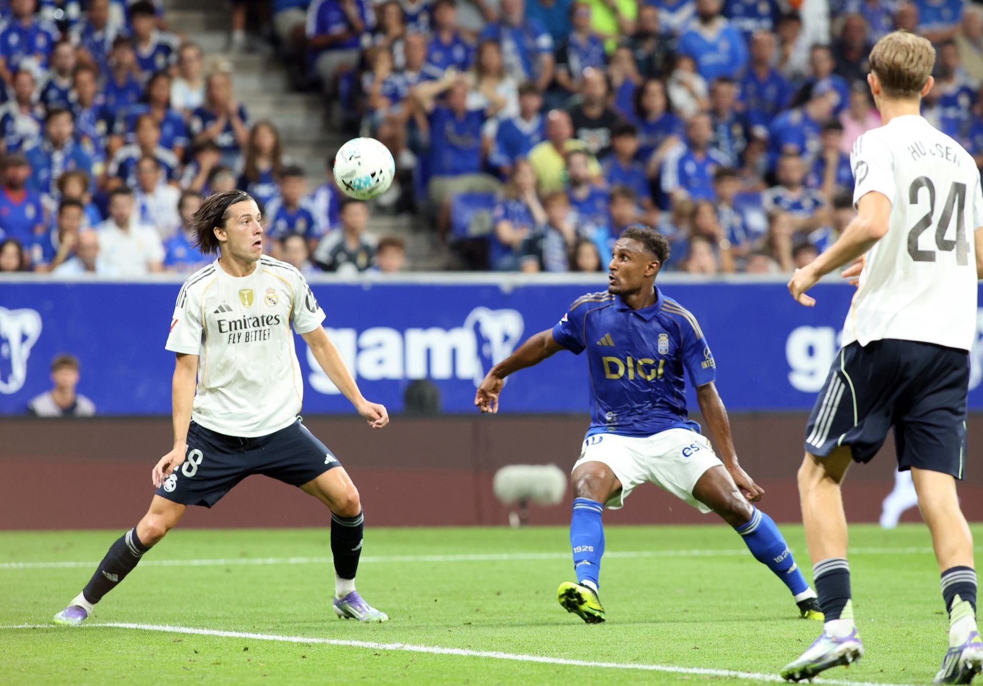 Las mejores jugadas del Real Oviedo - Real Madrid en imágenes