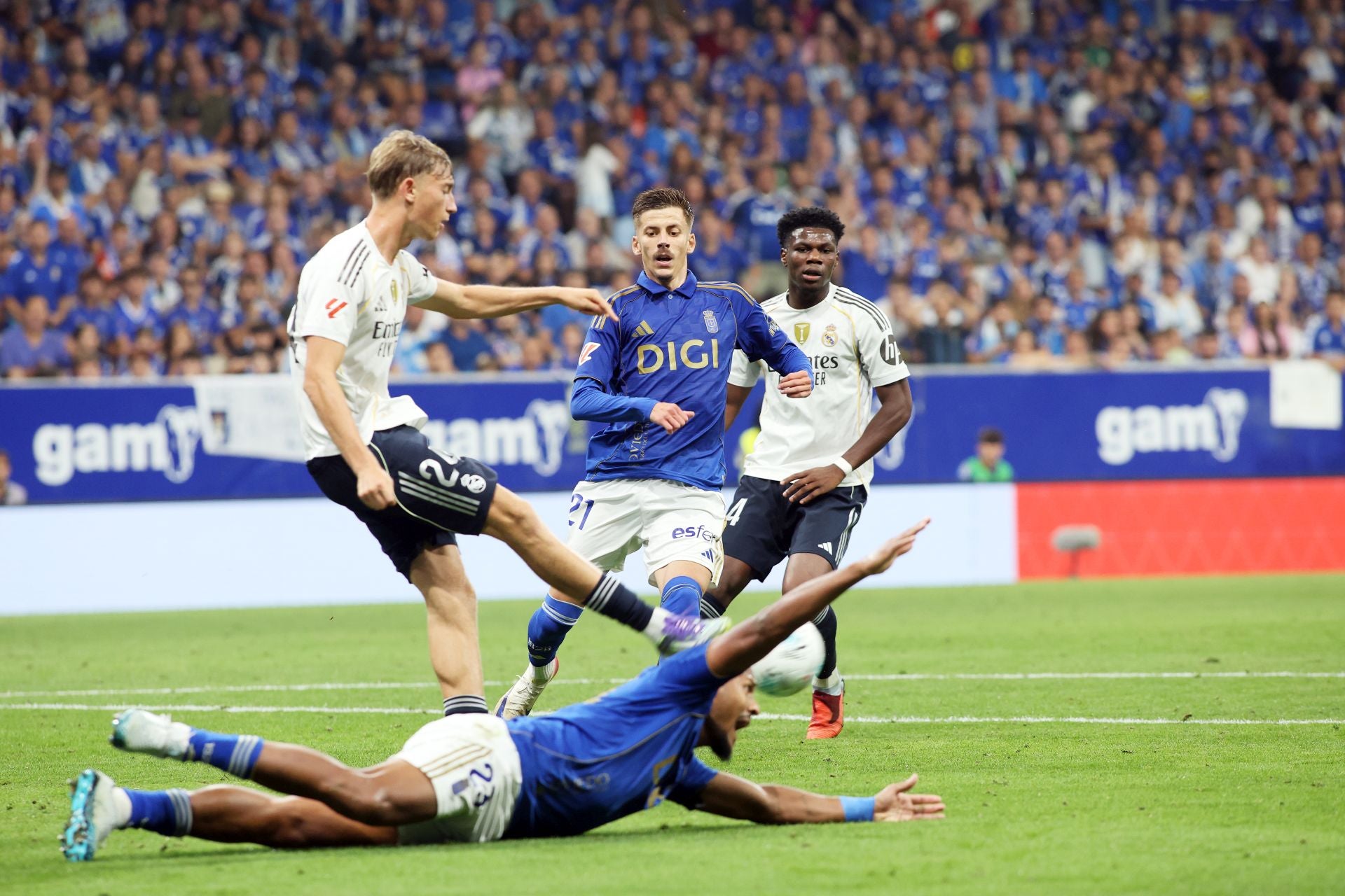 Las mejores jugadas del Real Oviedo - Real Madrid en imágenes