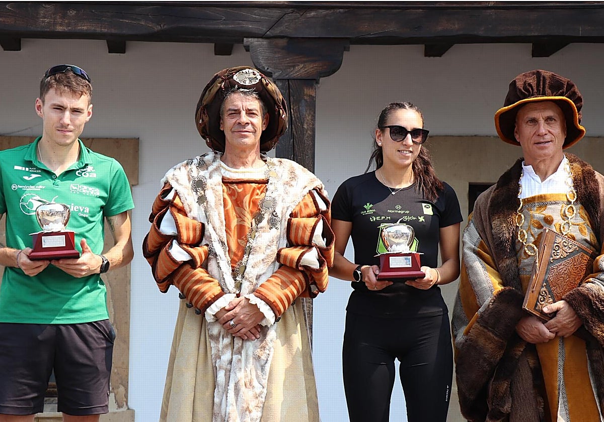 Alejandro Onís y Mariam Benkert, en el podio de la prueba.