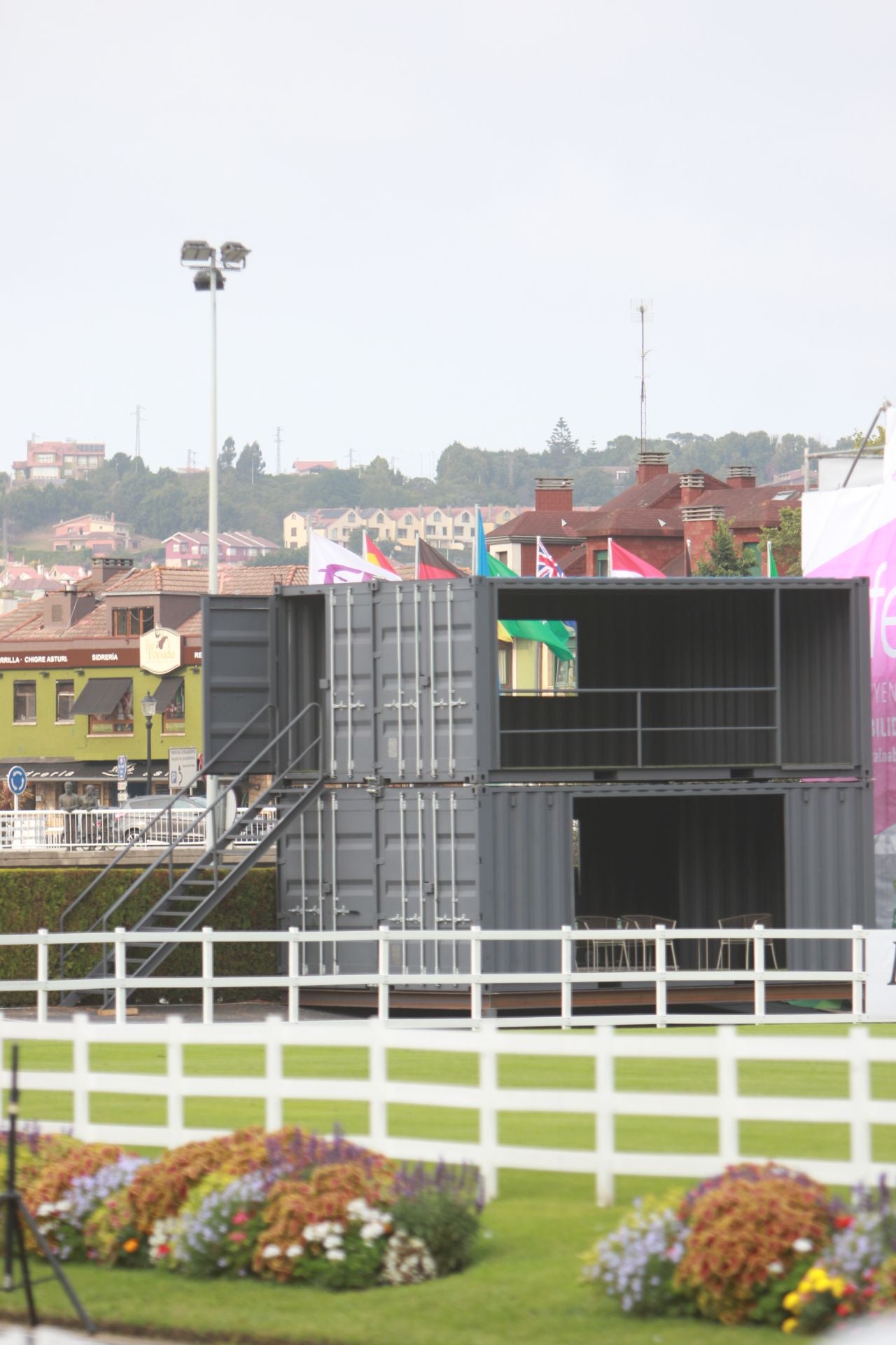 Las Mestas se pone a punto para que arranque su Concurso de Saltos Internacional