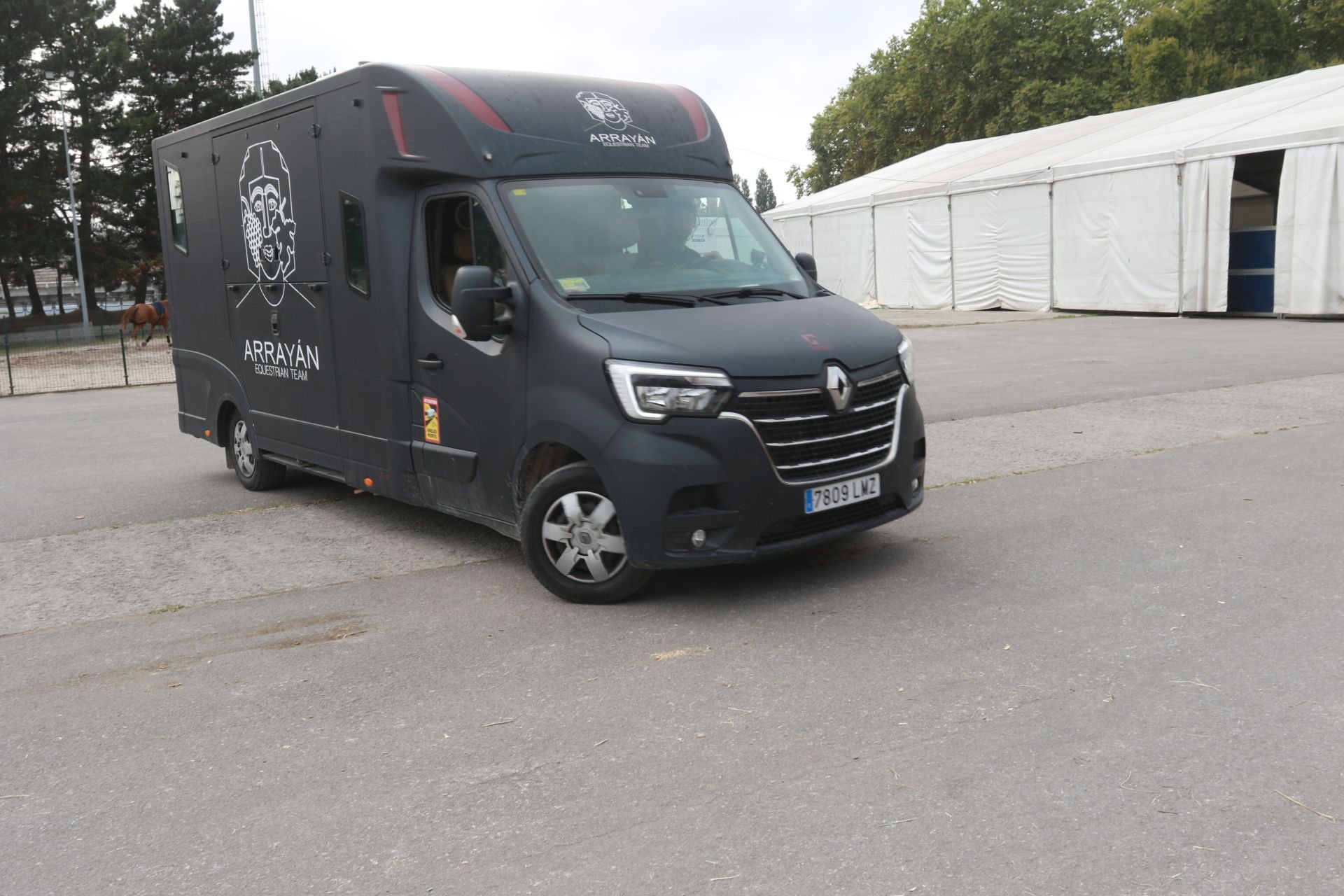 Las Mestas se pone a punto para que arranque su Concurso de Saltos Internacional