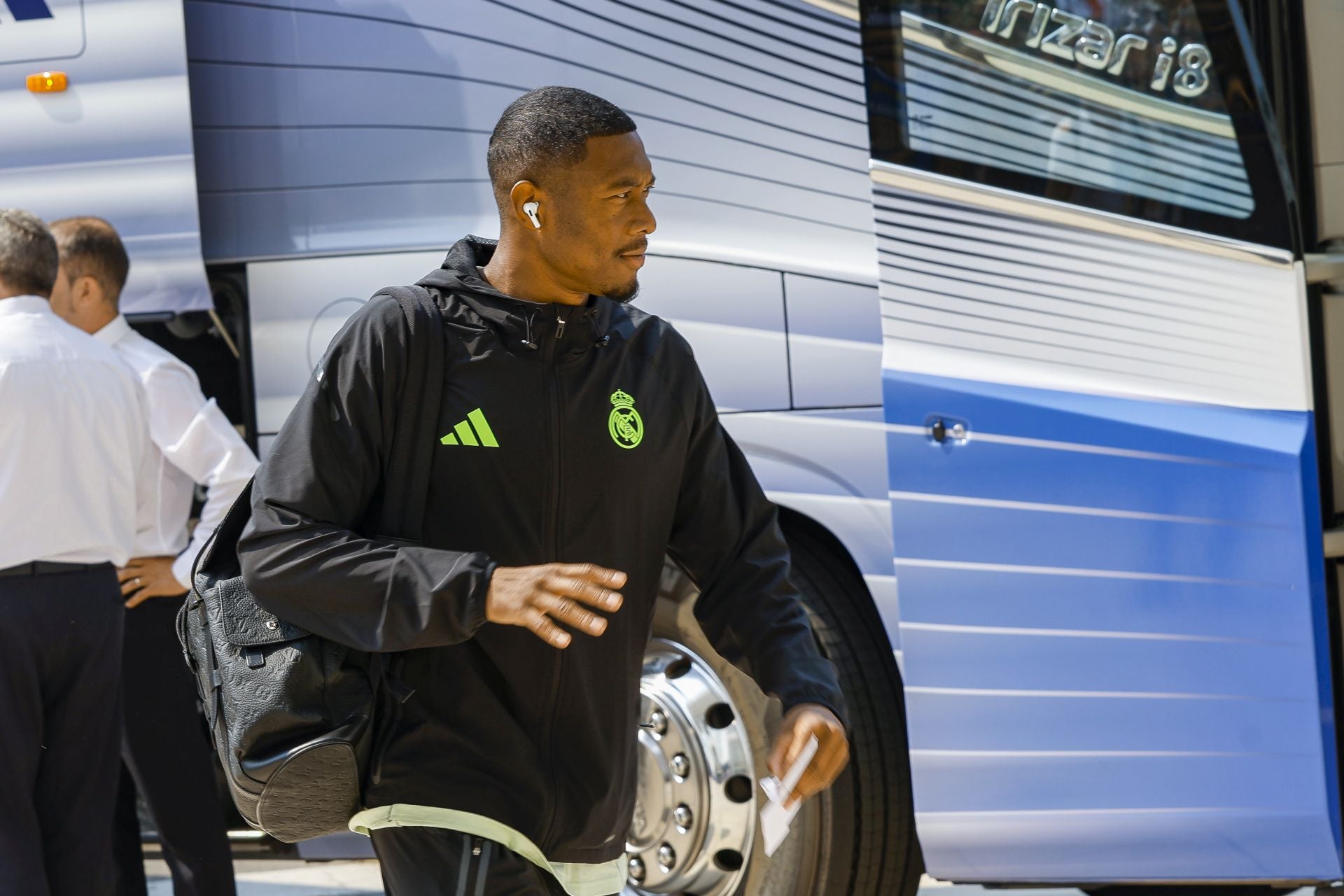 El Real Madrid llega a Oviedo arropado por numerosos fans: las fotos del momento