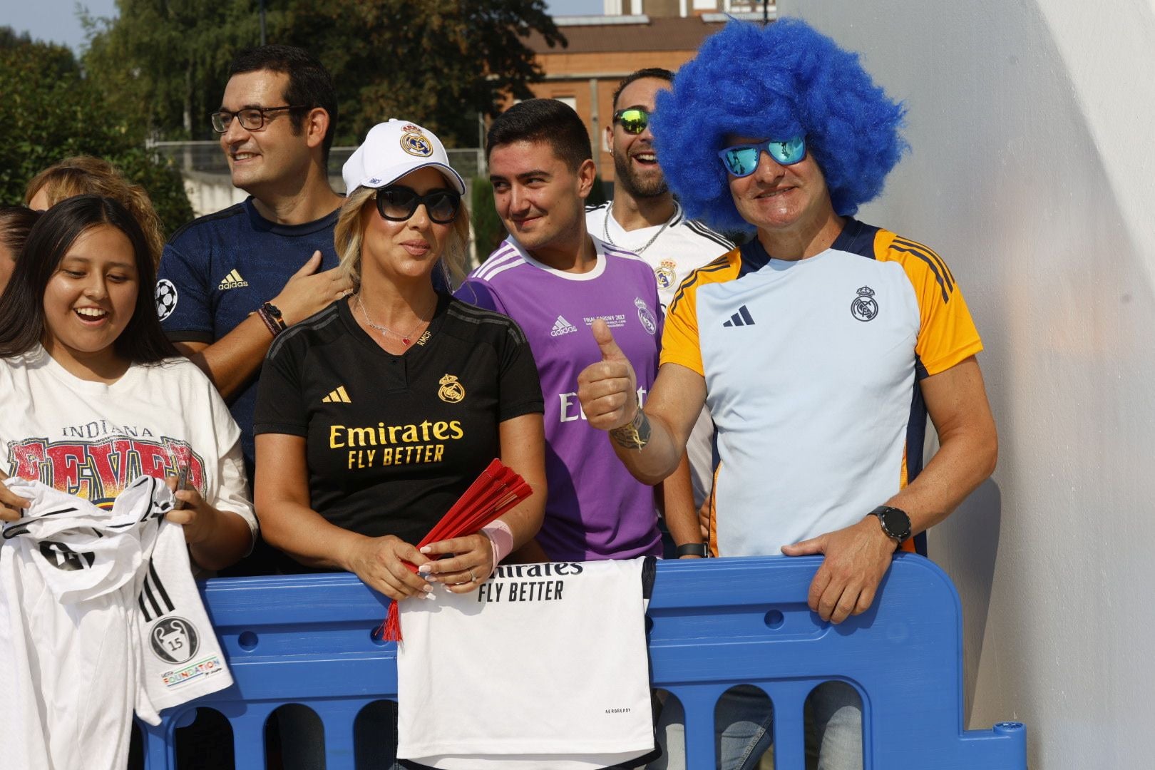 El Real Madrid llega a Oviedo arropado por numerosos fans: las fotos del momento