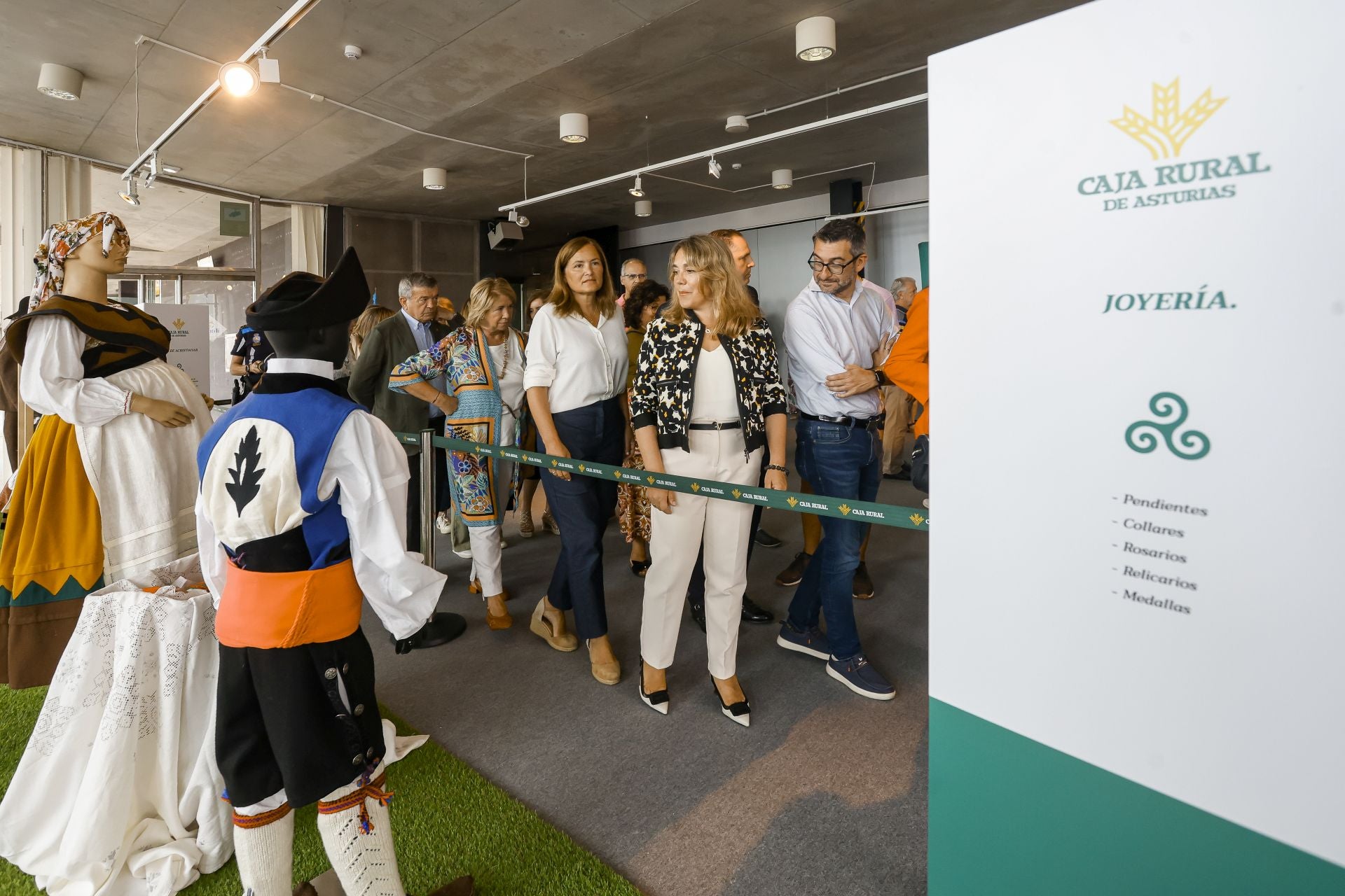 Avilés presume de tradición en el Certamen del Ganado: vacas, asturcones, oveyas xaldas...