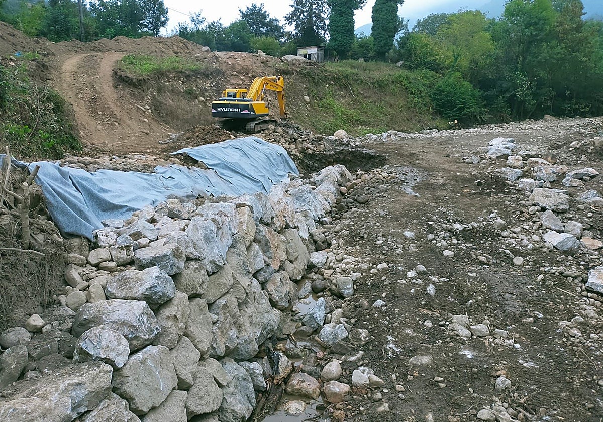 Obras de la nueva escollera en el concejo de Aller.