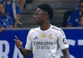 Vinicius mostró dos dedos a los seguidores azules con el gesto de «a Segunda».