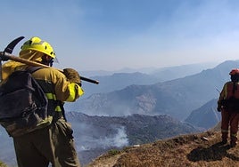 Bomberos de Asturias trabajando en la zona de Caunedo, en el concejo de Somiedo.
