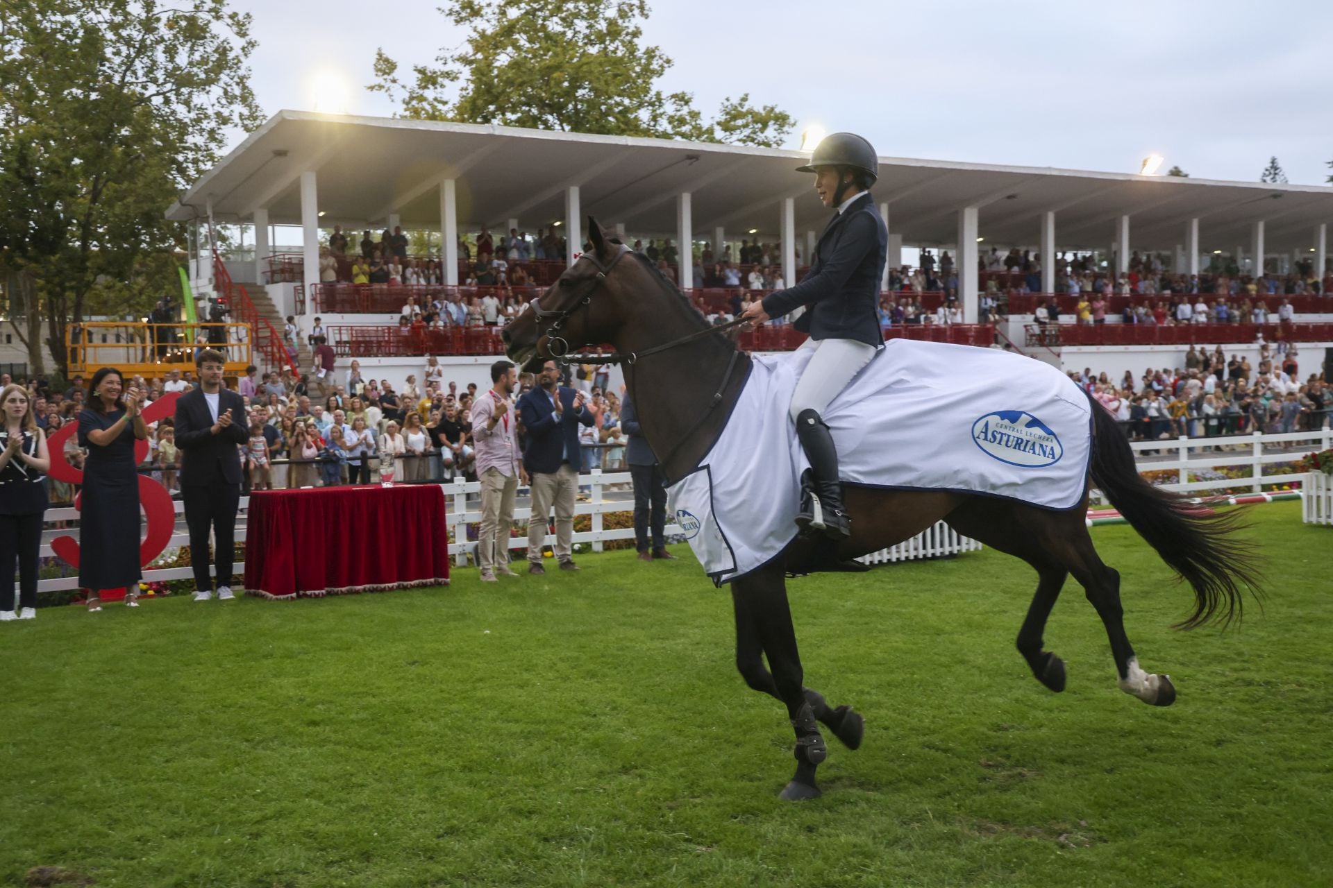 Las fotos que deja el primer día del Hípico en Gijón