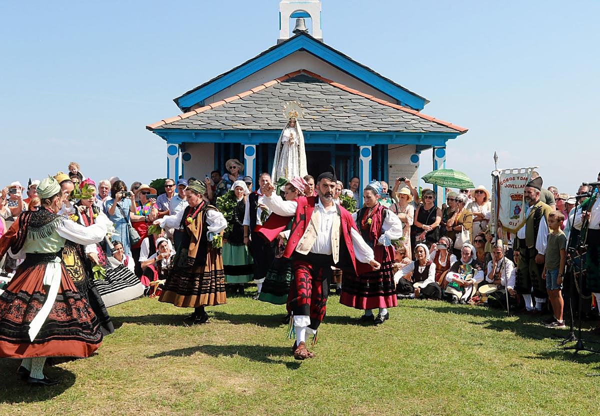 Procesión de La Regalina en el Campo de La Garita, en Cadavedo.