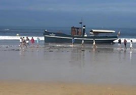 El remolcador 'San Esteban', encallado en Galicia.