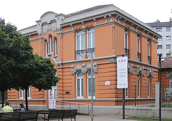 Aspecto exterior del Museo Nicanor Piñole, sito en la gijonesa Plaza Europa.