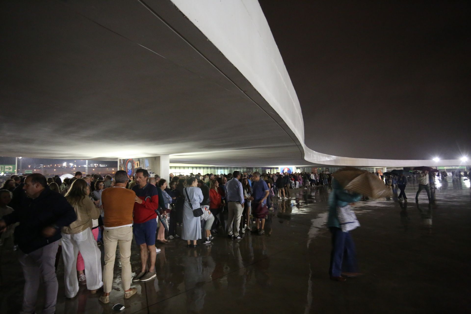 La recompensa de una larga espera: las mejores fotos del concierto de Carlos Baute en Avilés