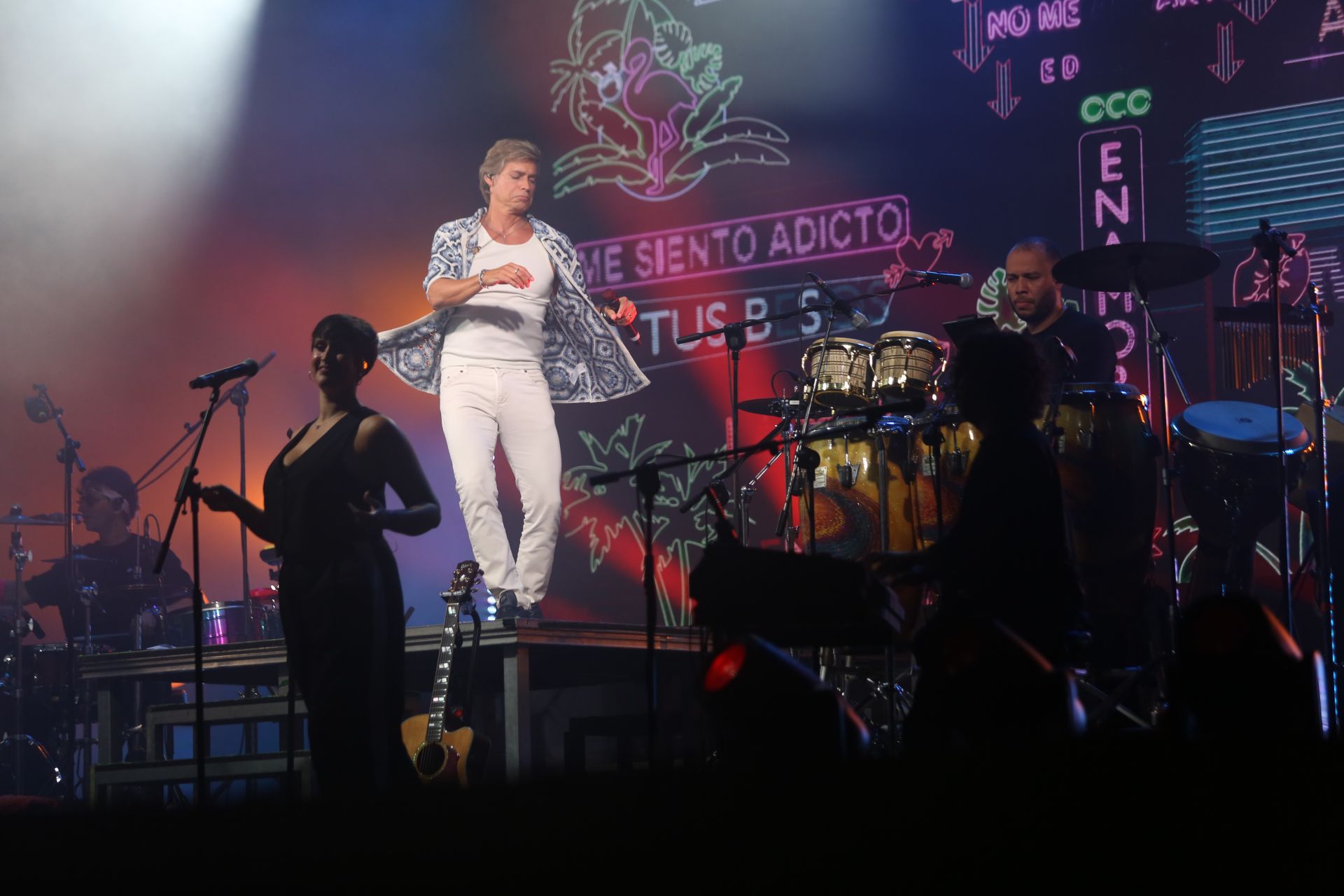 La recompensa de una larga espera: las mejores fotos del concierto de Carlos Baute en Avilés