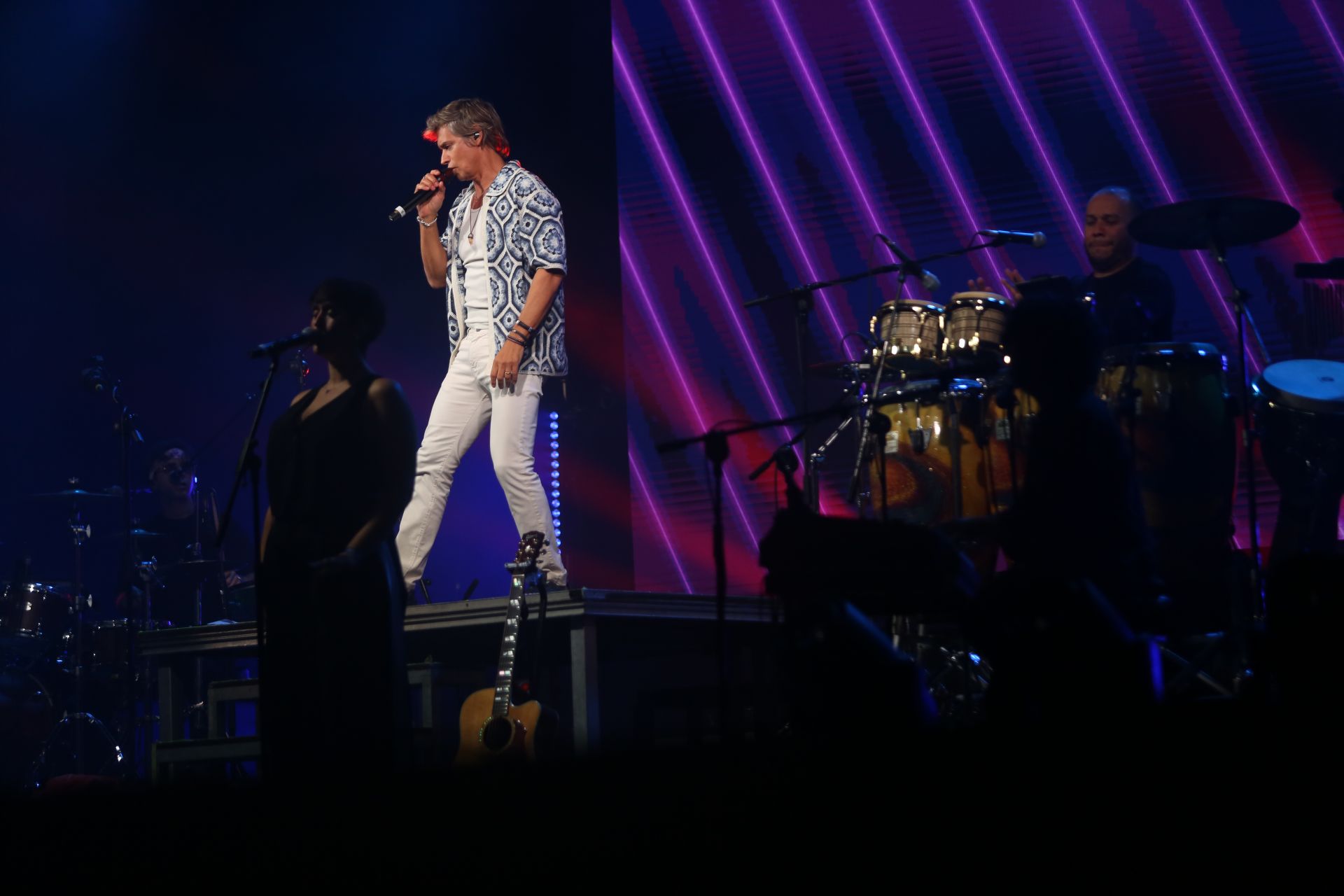 La recompensa de una larga espera: las mejores fotos del concierto de Carlos Baute en Avilés