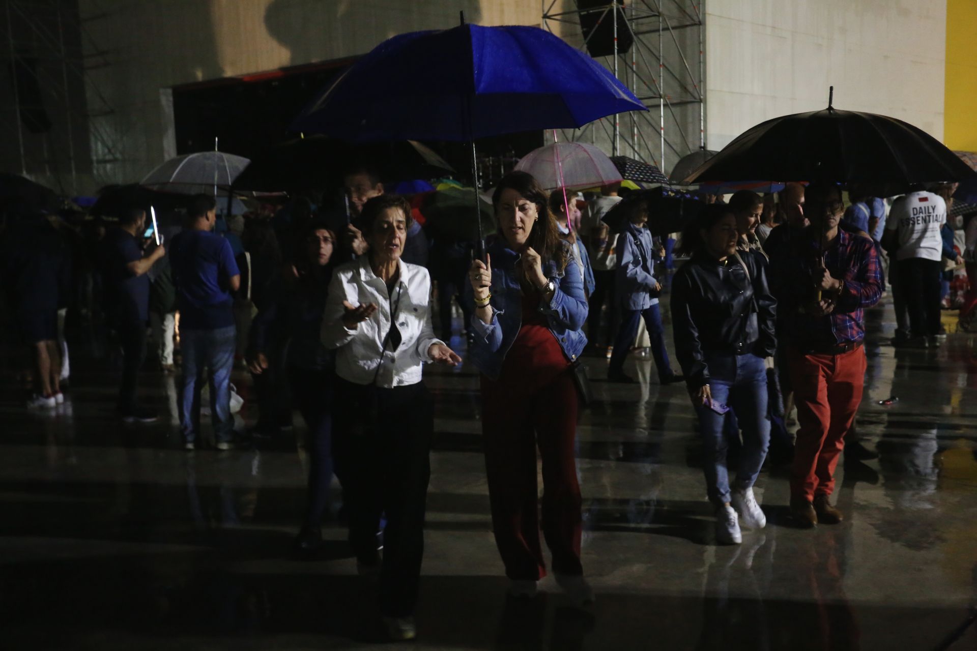 La recompensa de una larga espera: las mejores fotos del concierto de Carlos Baute en Avilés