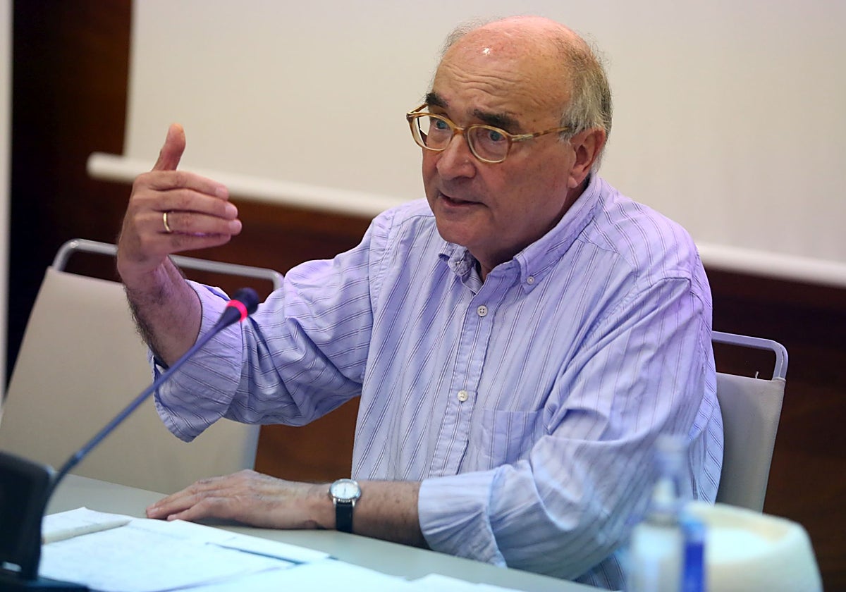 Benigno Pendás durante su conferencia este miércoles en La Granda.