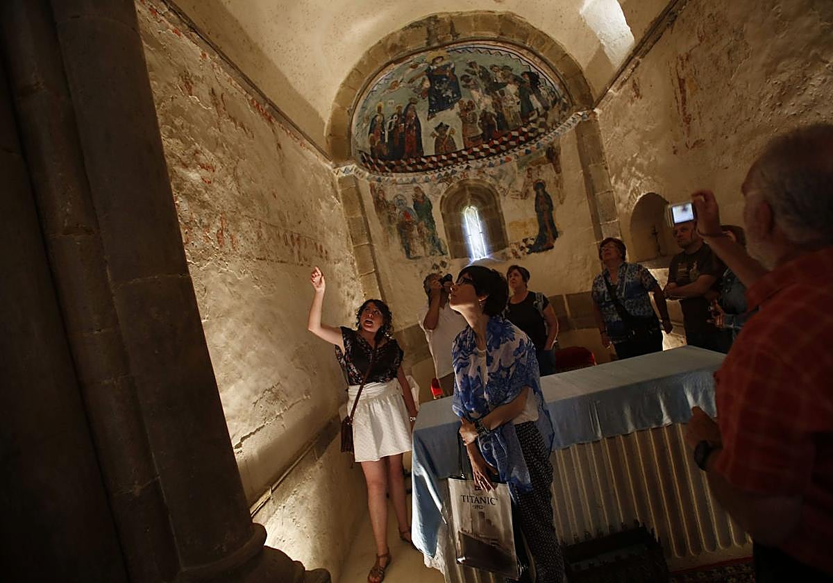 Visita guiada a la iglesia de San Vicente de Serrapio, en el concejo de Aller.