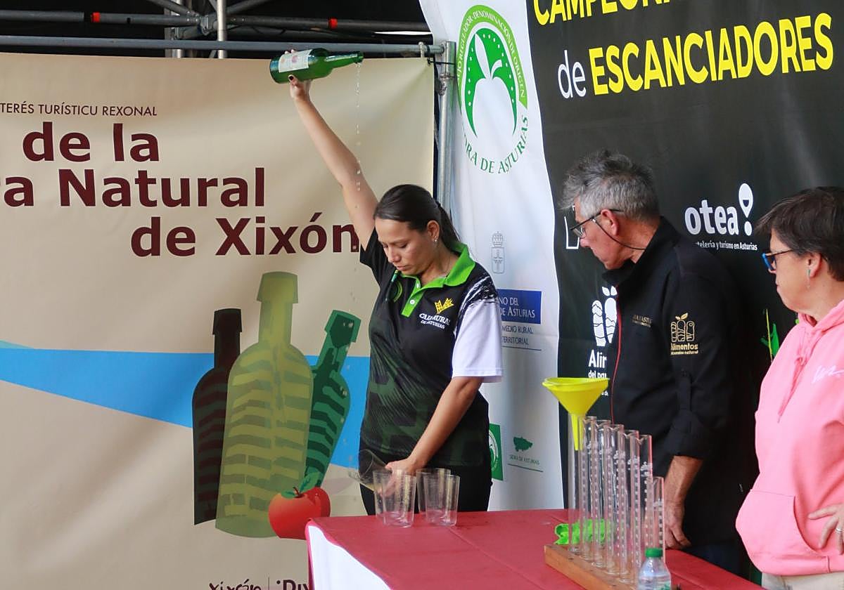 La primera participante pudo escanciar antes de que se cancelase.