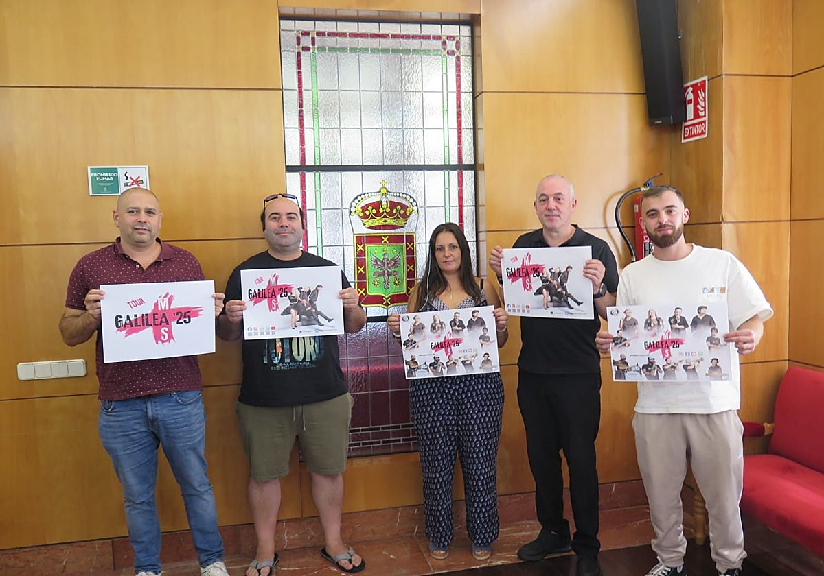 El concejal Juan Pola, Jacobo Raboso (La Gueta), la edil Paula Riobello, Alberto Prendes (Mira2) y Guillermo Corujo (Why Not), en la presentación en Candás.