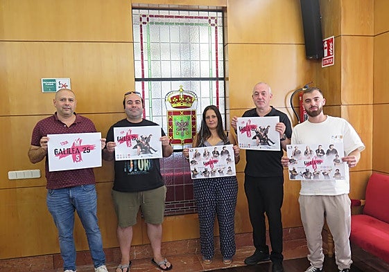 El concejal Juan Pola, Jacobo Raboso (La Gueta), la edil Paula Riobello, Alberto Prendes (Mira2) y Guillermo Corujo (Why Not), en la presentación en Candás.