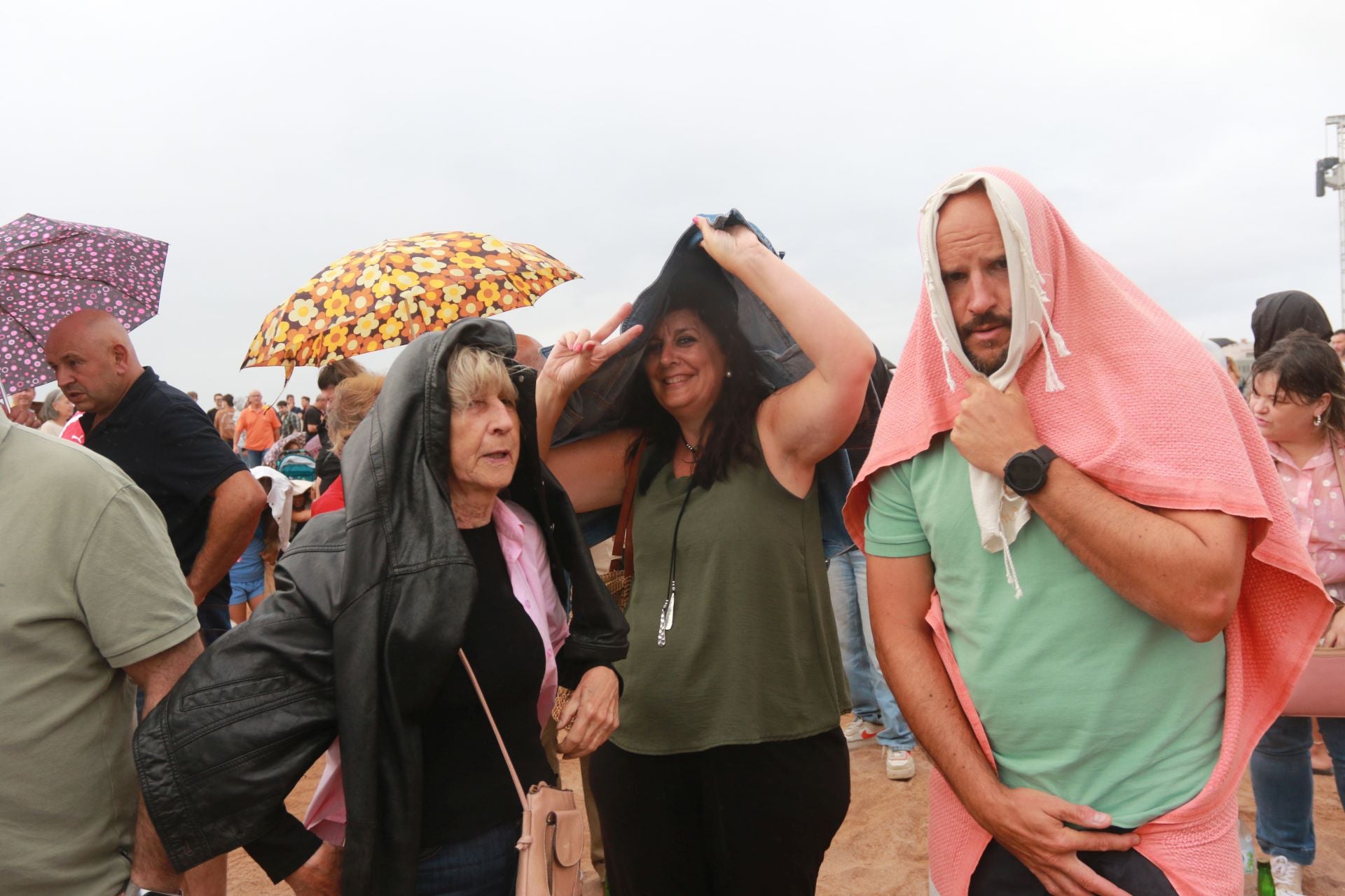 Gijón vuelve a batir el récord de escanciado simultáneo de sidra