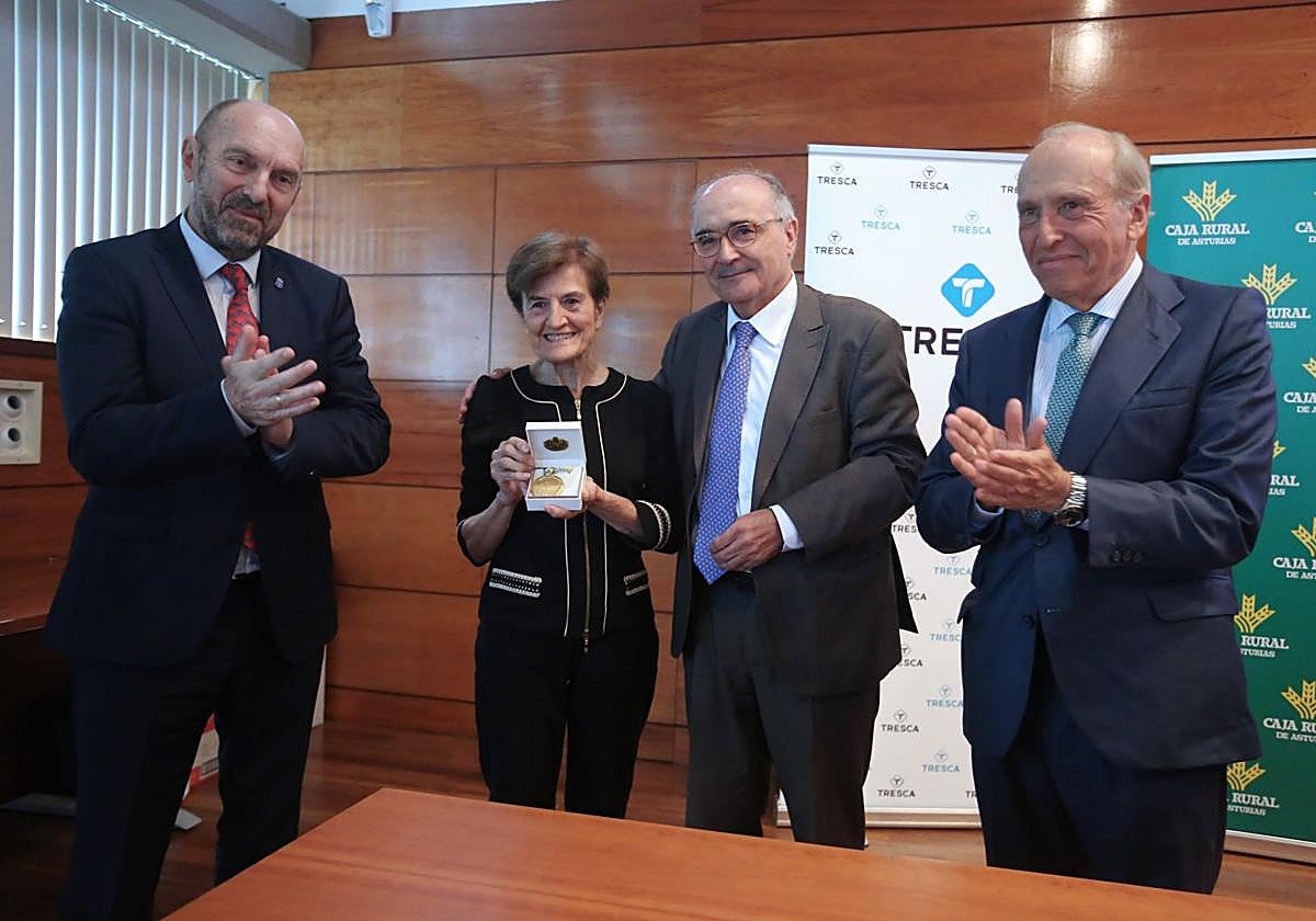 Juan Cofiño, vicepresidente del gobierno del Principado, Adela Cortina, Benigno Pendás y Luis Fernández Vega.