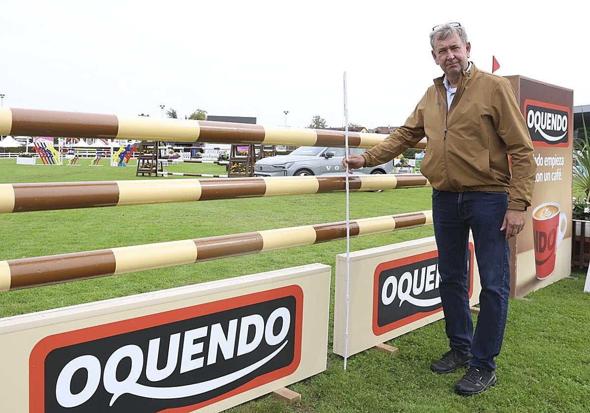 Metódico.Peter Schumacher, con su metro, ante uno de los obstáculos.