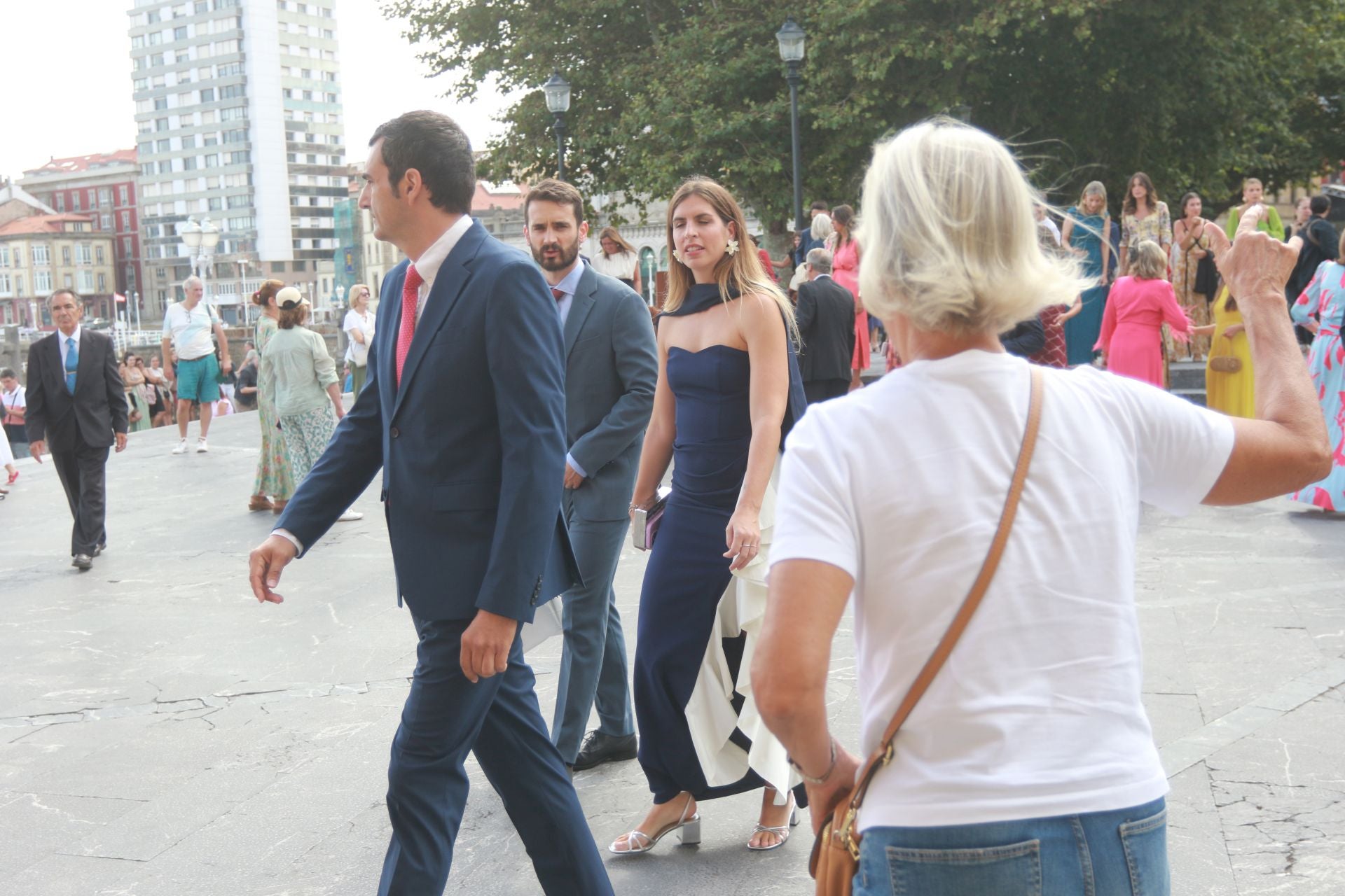 Los invitados a la boda en Gijón de Corín Castro y Javier Barreiro
