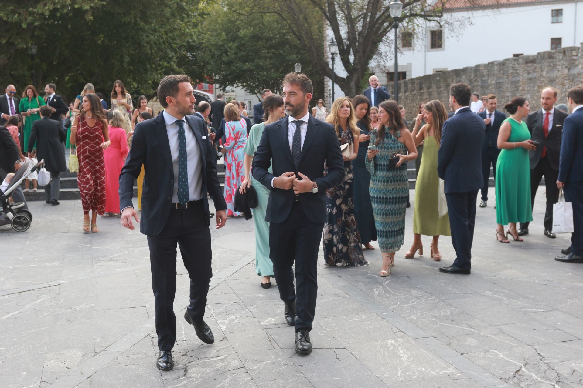 Los invitados a la boda en Gijón de Corín Castro y Javier Barreiro