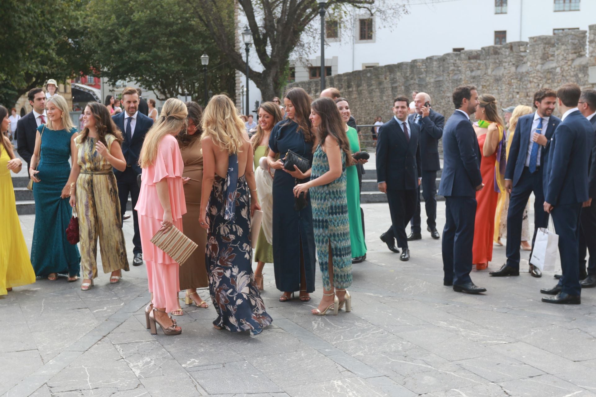 Los invitados a la boda en Gijón de Corín Castro y Javier Barreiro