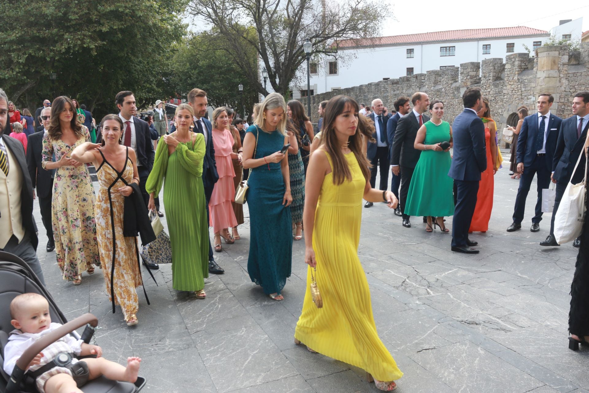 Los invitados a la boda en Gijón de Corín Castro y Javier Barreiro