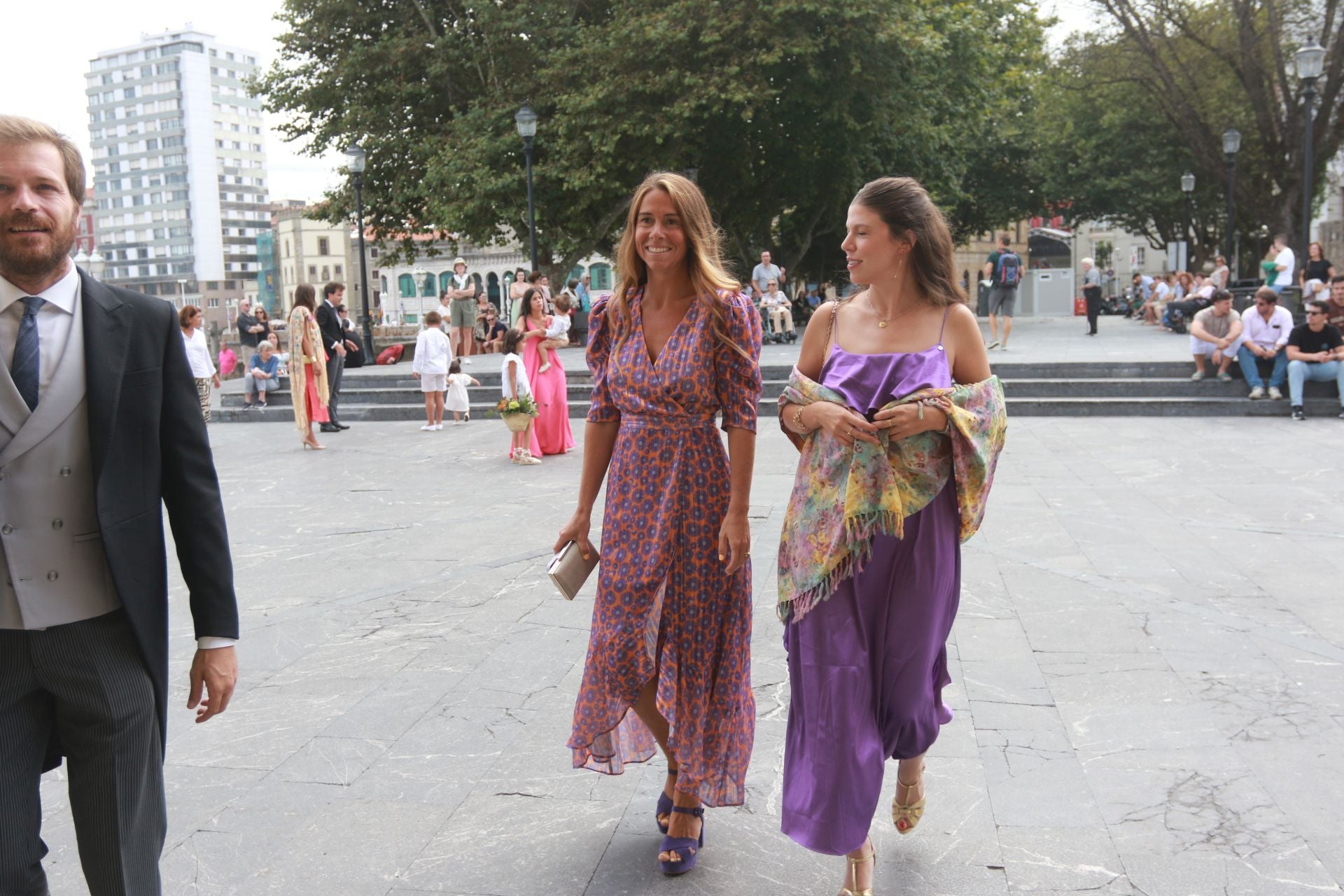 Los invitados a la boda en Gijón de Corín Castro y Javier Barreiro