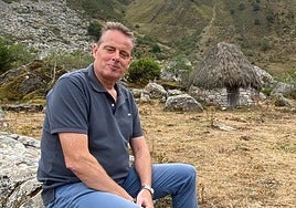 Marcelino Marcos Líndez, en la Braña Viecha de La Pornacal, en Somiedo.