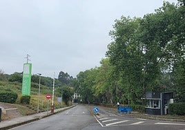 Entrada al complejo de Perlora, en el concejo de Carreño.