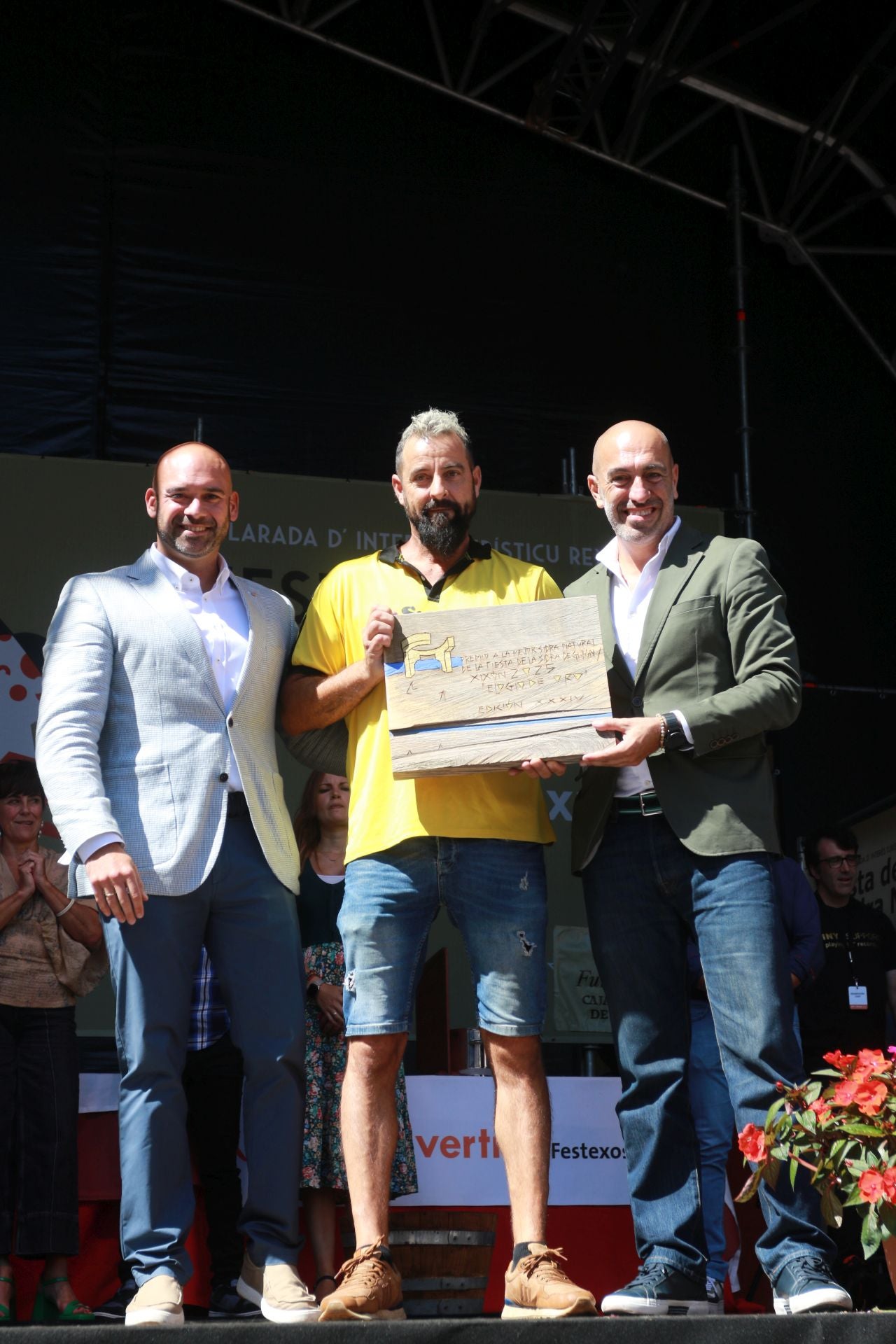 La XXXIV Fiesta de la Sidra Natural de Gijón se despide entre galardones y multitudes